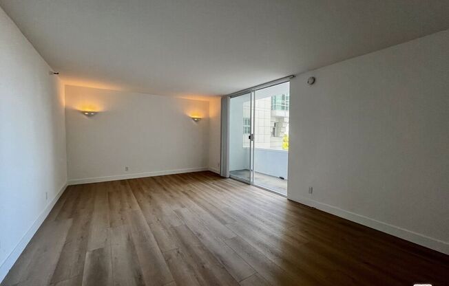 1 bed, 1.5 baths, 1,943 sqft, $5,200, Unit 402