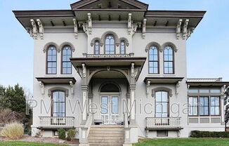 44 LAFAYETTE AVE NE