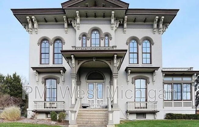 44 LAFAYETTE AVE NE