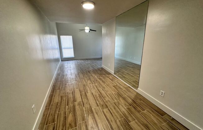 2 beds, 1 bath, $1,295, Unit Unit #103