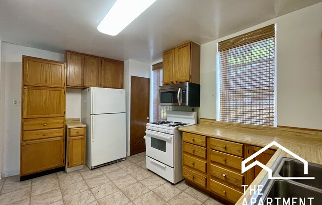 3531 West Dickens Ave.