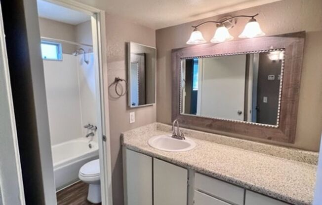 1 bed, 1 bath, 700 sqft, $1,595, Unit 37