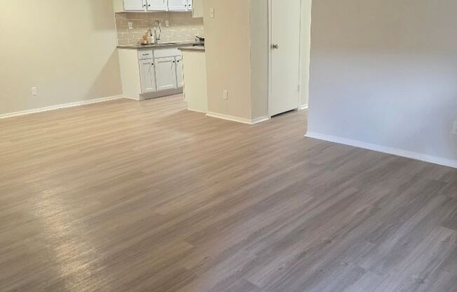 2 beds, 1 bath, 900 sqft, $1,321, Unit LAW11-116