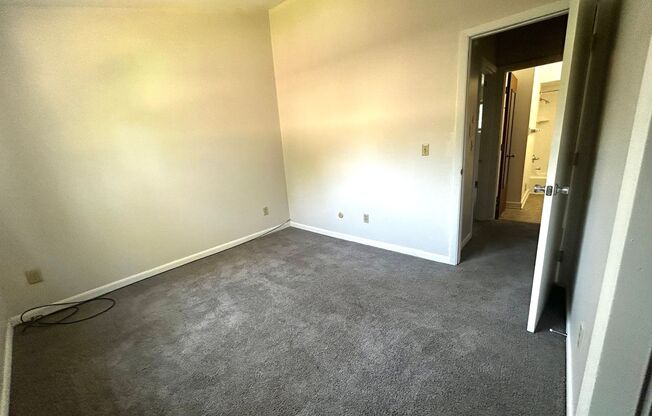 2 beds, 1 bath, $1,150, Unit E