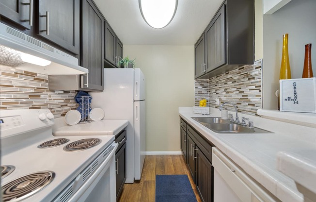 Modern elegance meets culinary charm at Chatsworth Pointe. Feast your eyes on the sleek sophistication of our newly updated kitchen