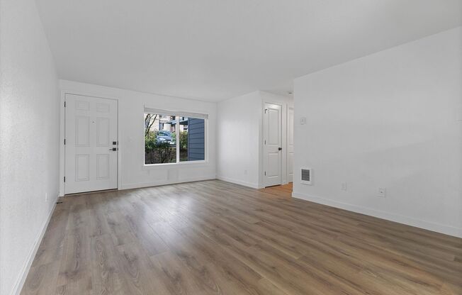 2 beds, 1 bath, 803 sqft, $1,575, Unit CMV 12215 - 101