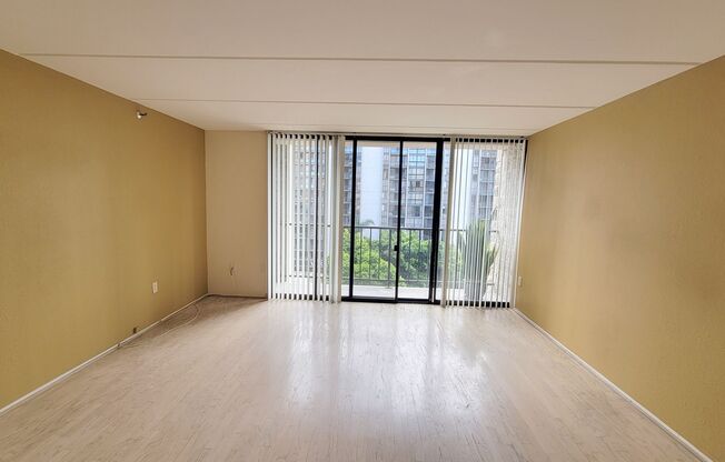 1 bed, 1 bath, $2,100, Unit 402