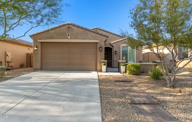 Amazing House For Rent In Estrella