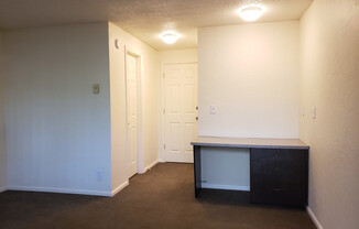 1 bed, 1 bath, $725, Unit 04