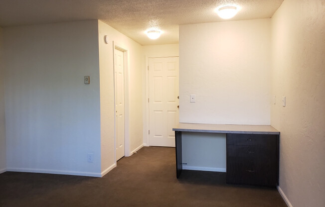 1 bed, 1 bath, $725, Unit 04