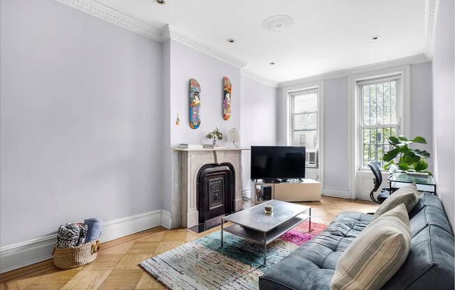 186 E 75 ST