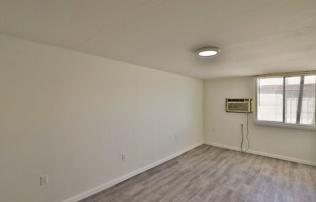 102 E. Hatcher Rd. (CB)