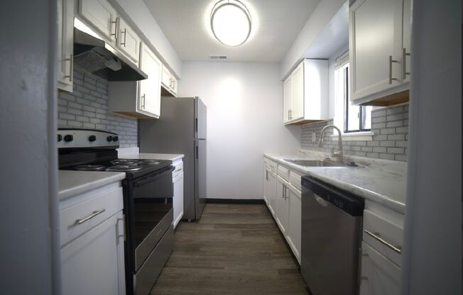 1 bed, 1 bath, 1,008 sqft, $1,049, Unit 47-1021