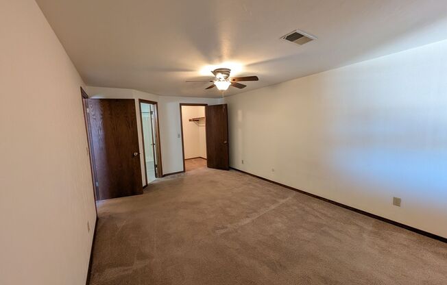 2 beds, 2 baths, 1,034 sqft, $1,279, Unit 1401 080