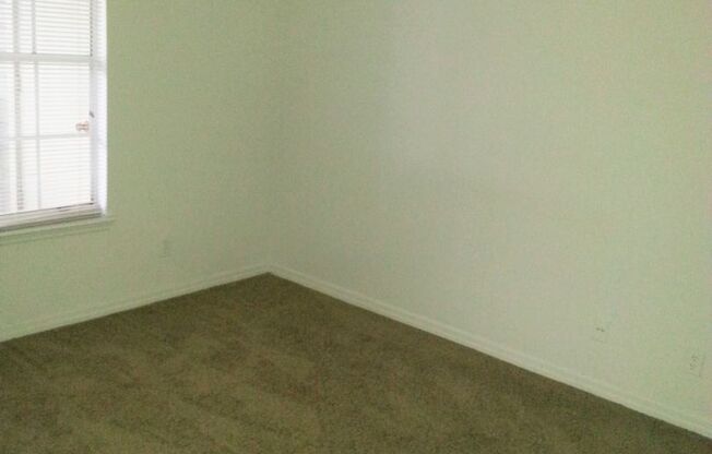 1 Bed/1 Bath Condo with LOFT, FIREPLACE, and BALCONY!