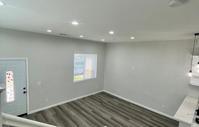 9223 Cypress Ave Fontana, CA 92335