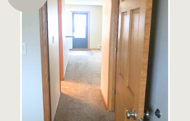 2 beds, 1 bath, $775, Unit 10