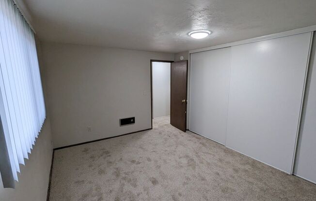 1 bed, 1 bath, 640 sqft, $1,050, Unit 43