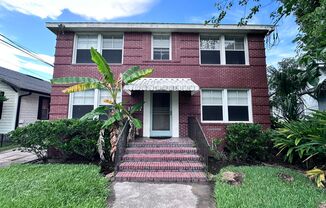 *** TWO WEEKS FREE*** Charming 1BR Near San Marco – Great Location!