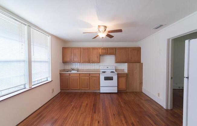2020 HOLLYWOOD DR