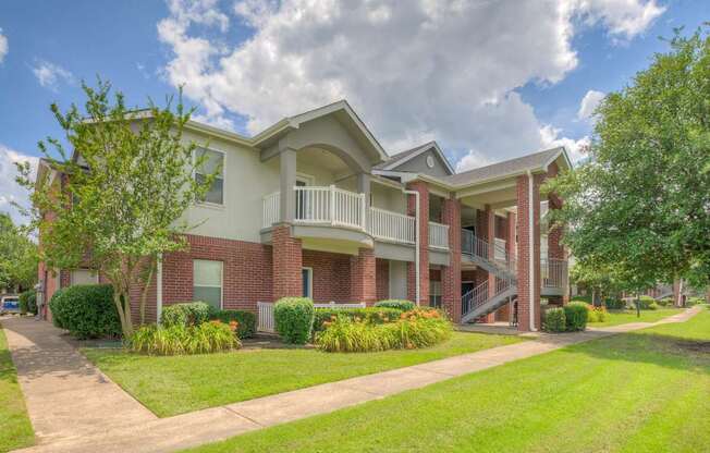 Lush Green Landscape at Park at Forest Hill, Memphis