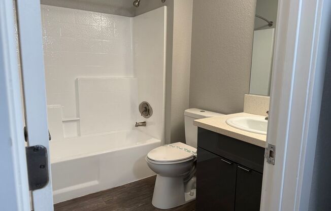 2 beds, 2 baths, 910 sqft, $2,695, Unit 8H