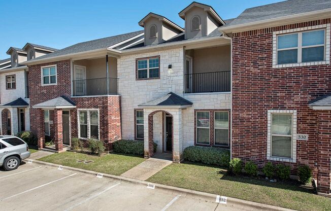 August 2025 Move In! Spacious 3 Bed, 3.5 Bath Condo in Great Community!