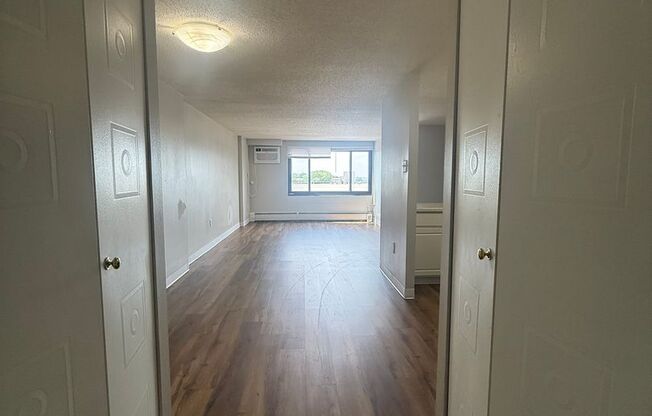 2 beds, 1 bath, 710 sqft, $1,450, Unit # 910