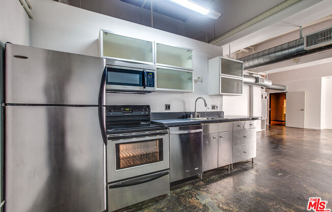 2 beds, 1 bath, 1,300 sqft, $2,800, Unit 201