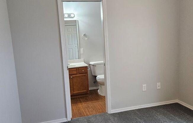 2 beds, 2 baths, 1,001 sqft, $995, Unit 4266 Apt 12