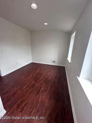 3 beds, 3 baths, 1,200 sqft, $3,300, Unit B