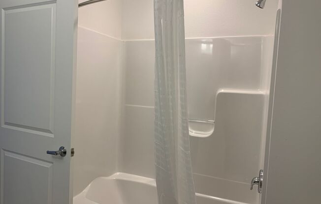 3 beds, 2 baths, 1,344 sqft, $1,665, Unit 226