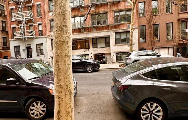 444 E 87 ST
