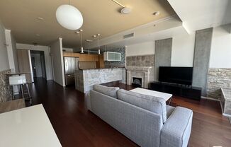 1 bed, 1 bath, 840 sqft, $3,000, Unit 910