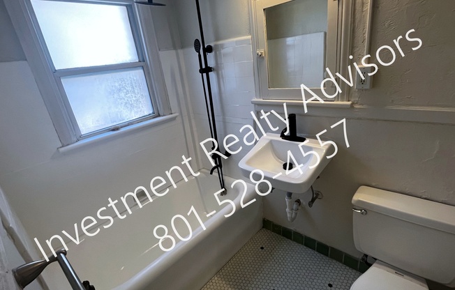 141 E 1 AVE