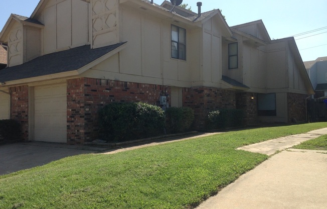 Westside Duplex for Lease near Sooner Mall!!!