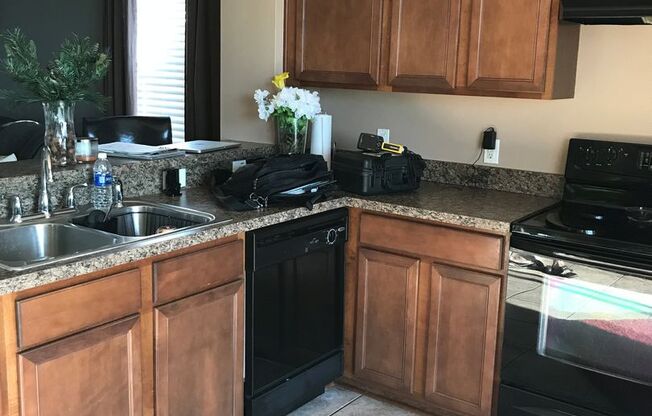 2 Bedroom 2.5 Bathrooms Luxury Townhome in Oak Creek