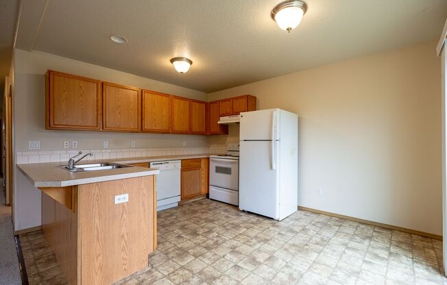 Four Bedroom Charmer in SE Portland! W/D Included!