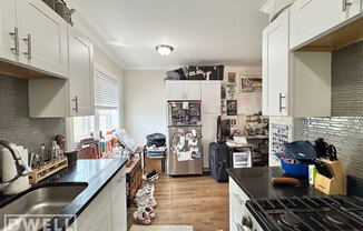 3815 N Greenview Ave