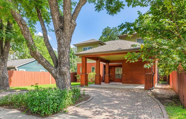 UT PRE-LEASE: Beautiful, Recently Constructed 6 bed/ 4 ba home in North Loop Area, Mins to UT