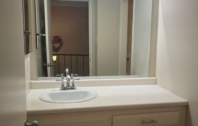 2 beds, 1.5 baths, $1,350, Unit 4437