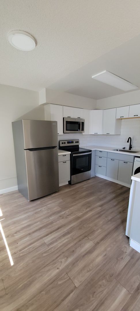 1 bed, 1 bath, $1,025, Unit 105