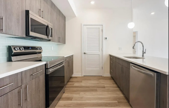 1 bed, 1 bath, 650 sqft, $1,595, Unit 408 E