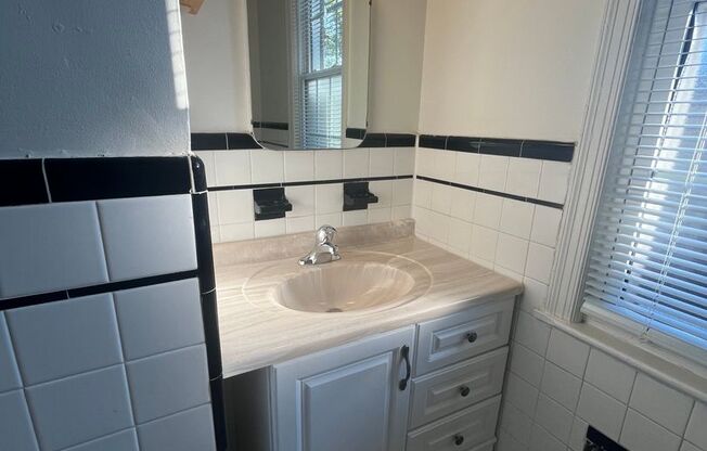 2 beds, 1 bath, 822 sqft, $1,895, Unit 410 #21