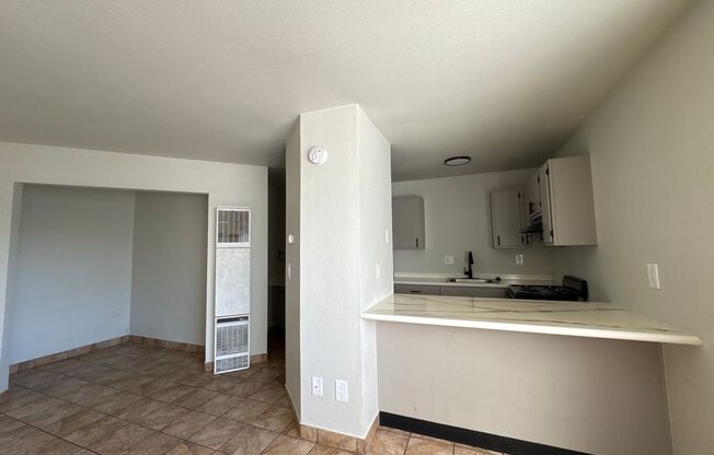 Studio, 1 bath, 410 sqft, $950, Unit 487-12