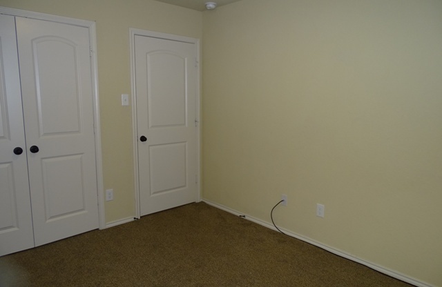 3 beds, 2.5 baths, $1,695