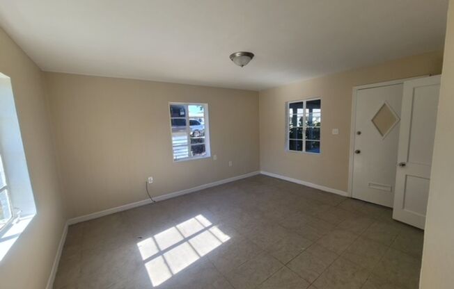 Studio, 1 bath, 500 sqft, $990, Unit Unit 9