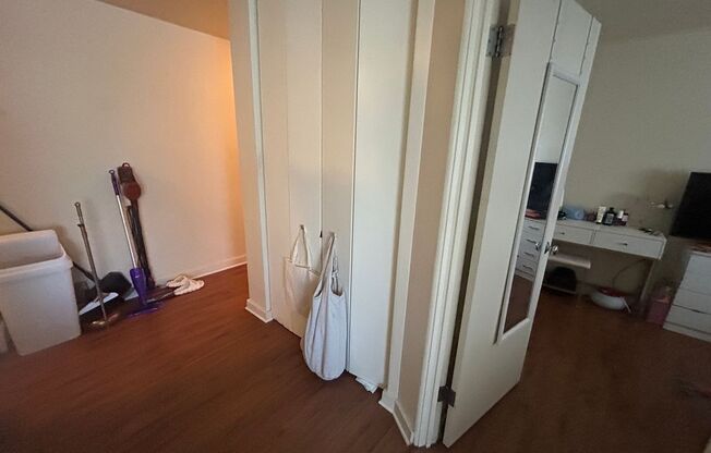 1 bed, 1 bath, $895, Unit 216