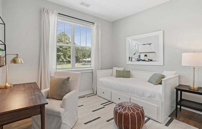 Bedroom With Desk at Zora University, Charlotte, 28213