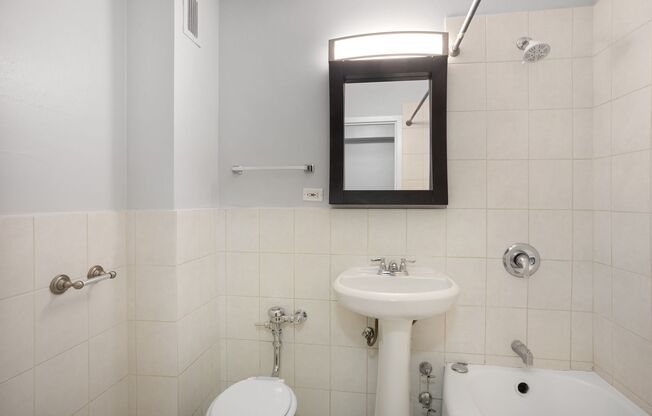 Studio, 1 bath, 405 sqft, $1,675, Unit 305